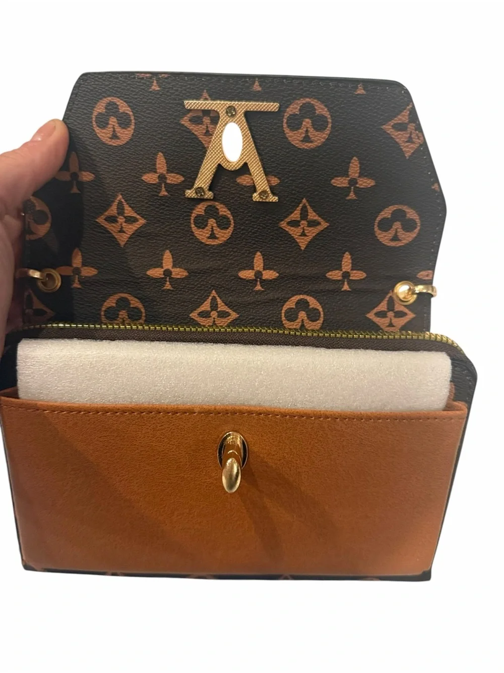 ✨✨Fun Monogram Crossbody Purse✨✨Gold Chain Strap & Hardware✨✨Brand New✨✨